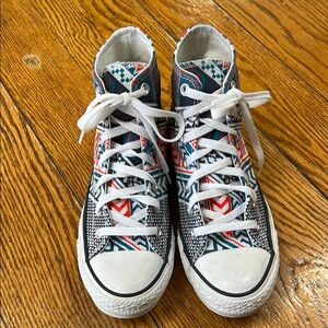 Converse Chuck Taylor All Stars Festival Geo pattern. Great condition. Women’s 8